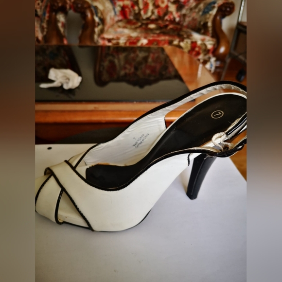 Heels - Picture 4 of 6